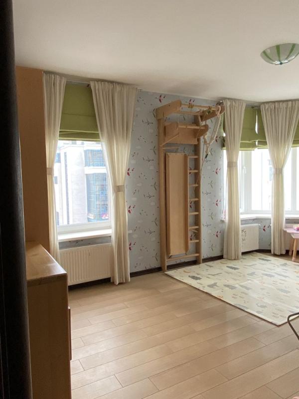 Long term rent 3 bedroom-(s) apartment Dniprovska Embarkment 26ж