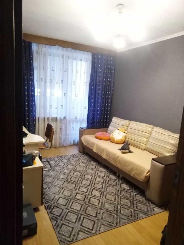 Sale 3 bedroom-(s) apartment 65 sq. m., Valentynivska street 28
