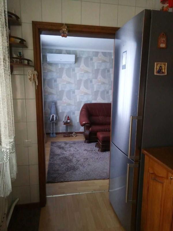Sale 3 bedroom-(s) apartment 65 sq. m., Valentynivska street 28