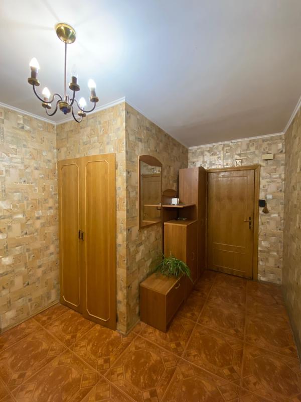 Long term rent 3 bedroom-(s) apartment Revutskoho Street 19/1
