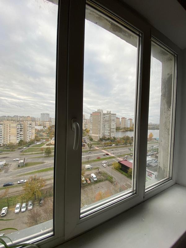 Long term rent 3 bedroom-(s) apartment Revutskoho Street 19/1