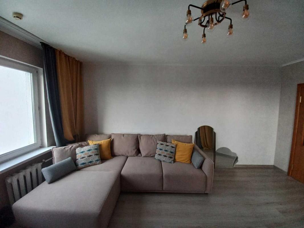 Long term rent 3 bedroom-(s) apartment Krakivska Street 13а