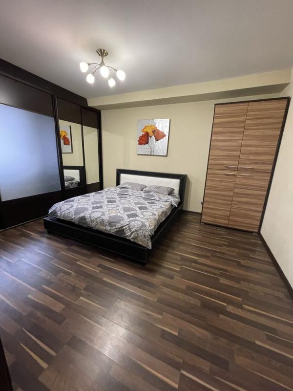 Long term rent 2 bedroom-(s) apartment Lesi Ukrainky Boulevard 3
