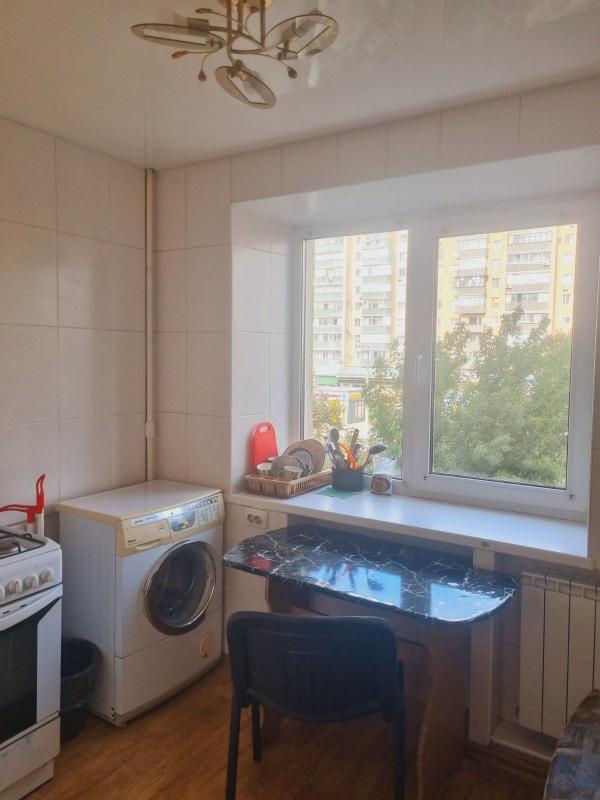 Sale 3 bedroom-(s) apartment 60 sq. m., Poltavsky Shlyakh Street 155
