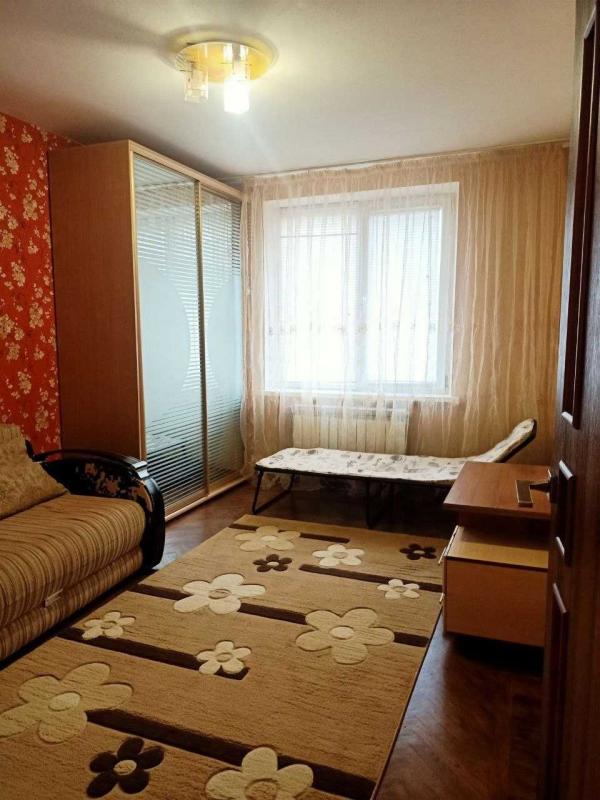 Long term rent 3 bedroom-(s) apartment Hvardiytsiv-Shyronintsiv Street 38