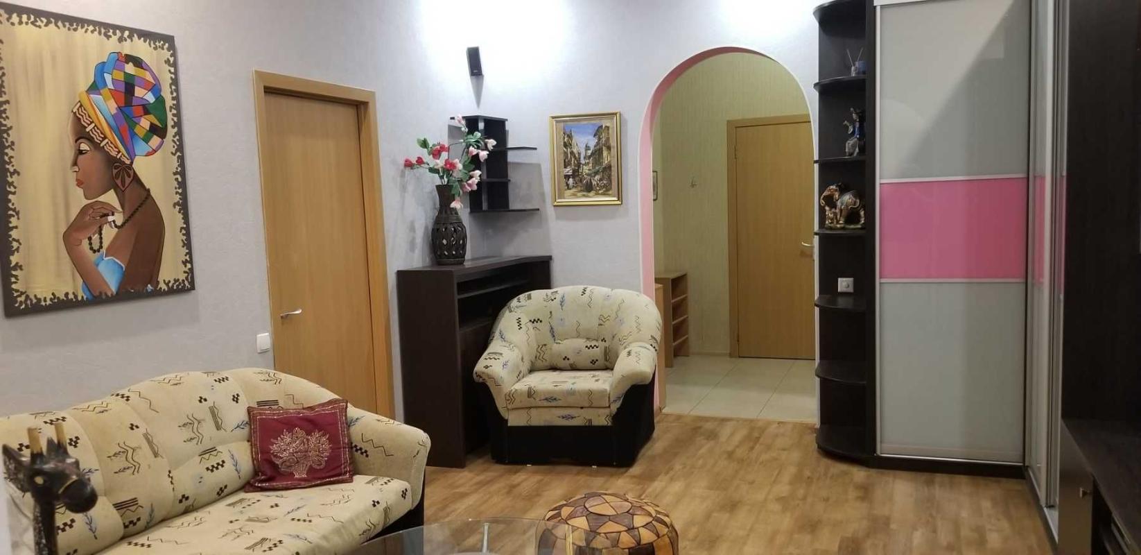 Sale 3 bedroom-(s) apartment 94 sq. m., Mykilsko-Slobidska Street 1а