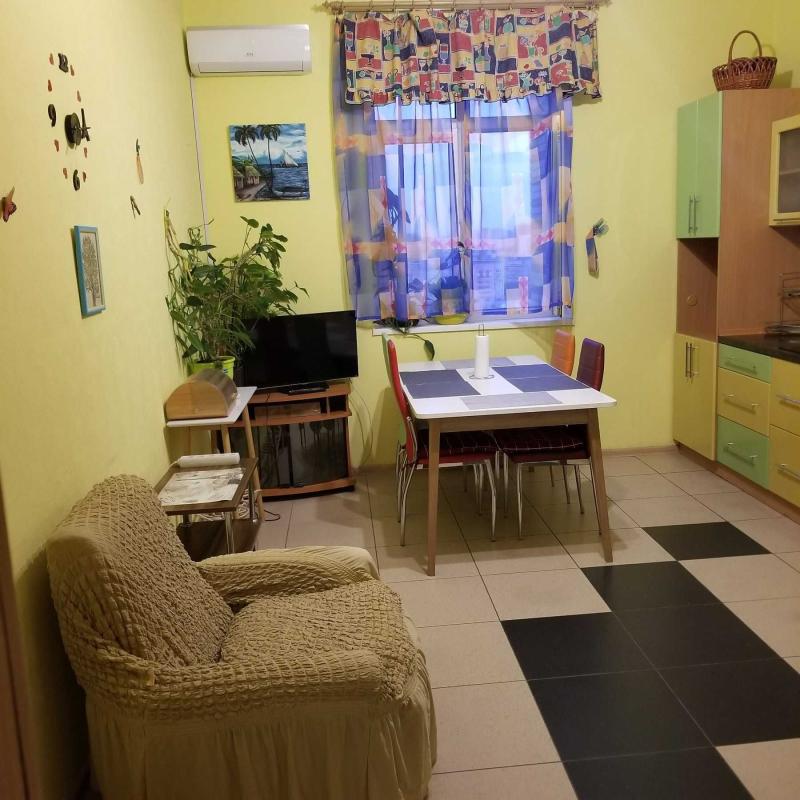 Продаж 3 кімнатної квартири 94 кв. м, Микільсько-Слобідська вул. 1а