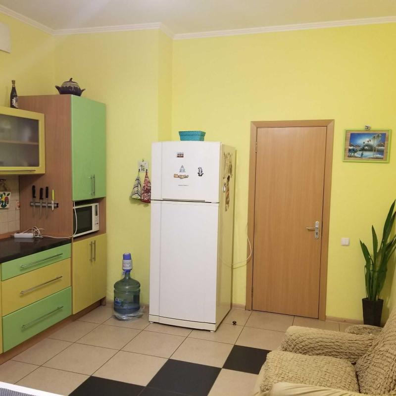 Продаж 3 кімнатної квартири 94 кв. м, Микільсько-Слобідська вул. 1а