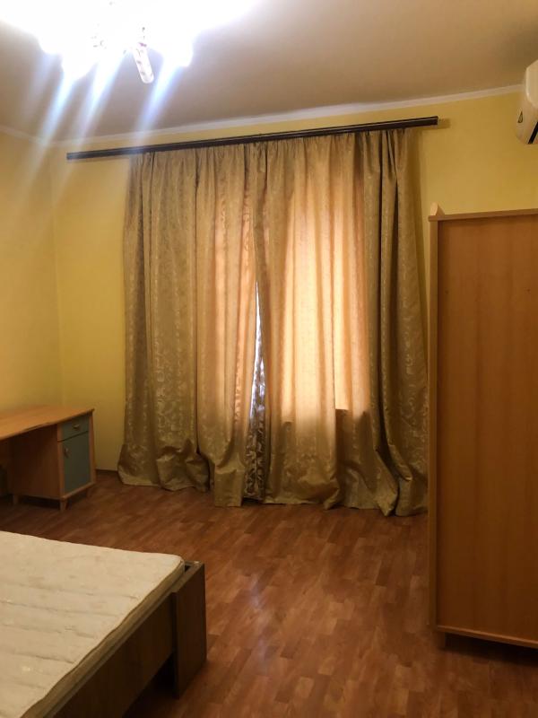 Long term rent 4 bedroom-(s) apartment Dmytrivska Street 69