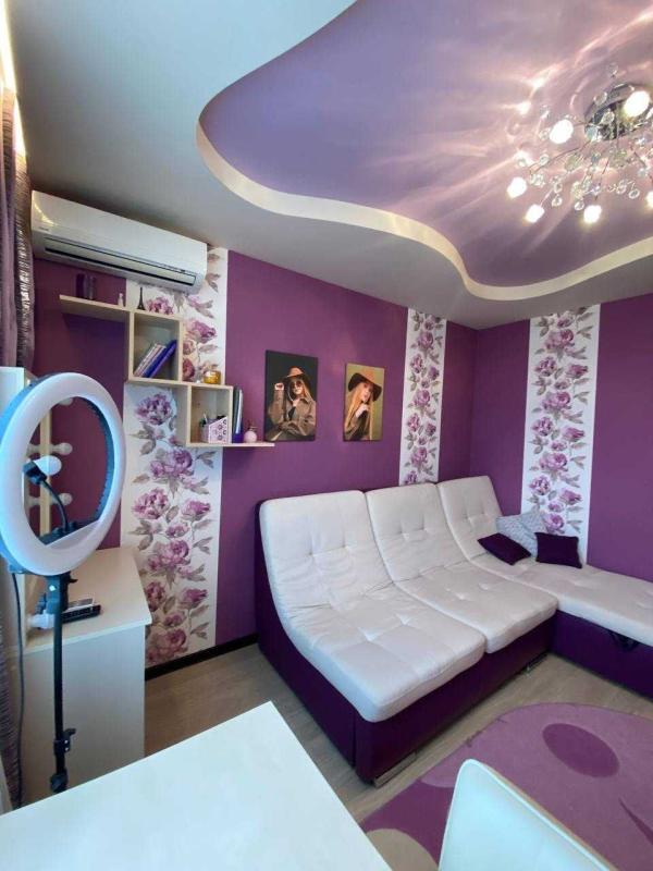 Продаж 3 кімнатної квартири 74 кв. м, Гвардійців-Широнінців вул. 52