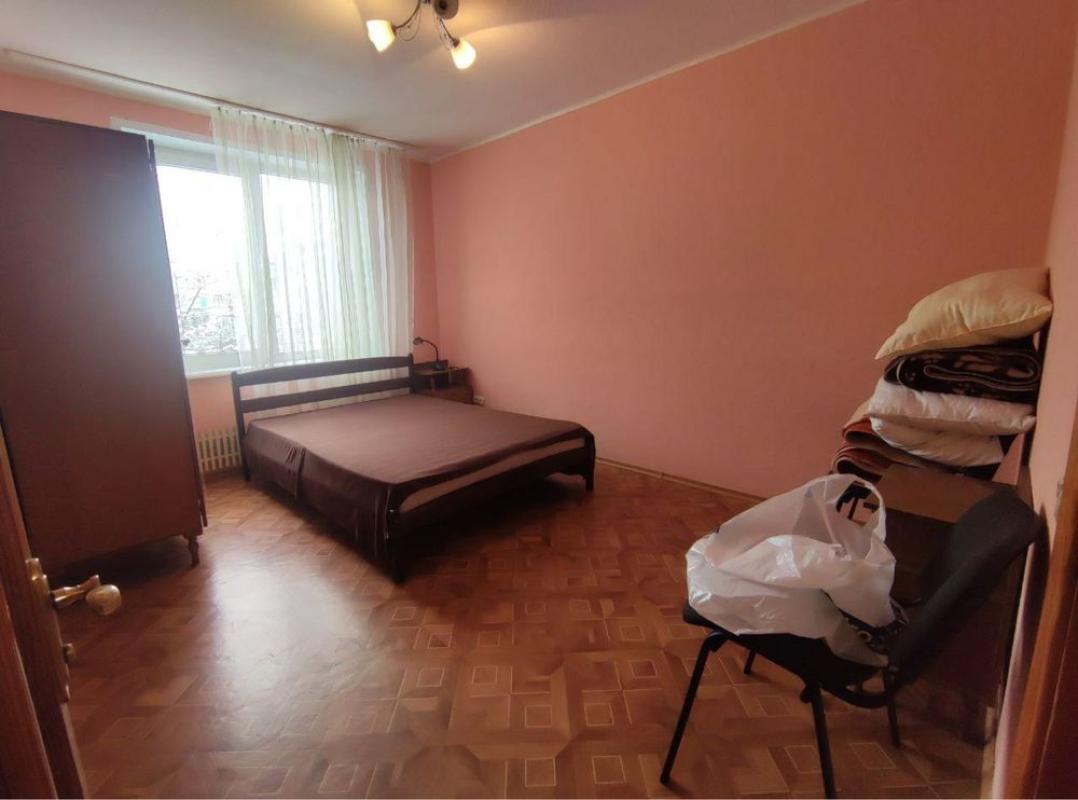 Sale 3 bedroom-(s) apartment 65 sq. m., Valentynivska street 27