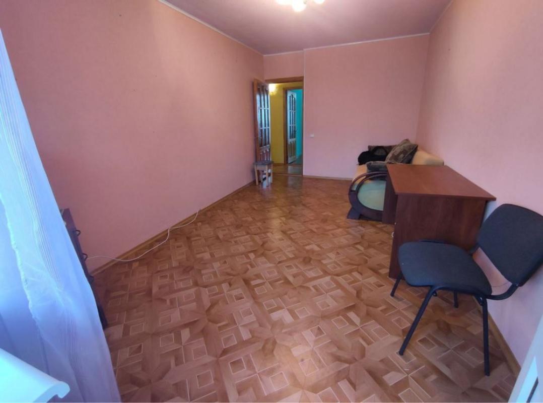 Sale 3 bedroom-(s) apartment 65 sq. m., Valentynivska street 27