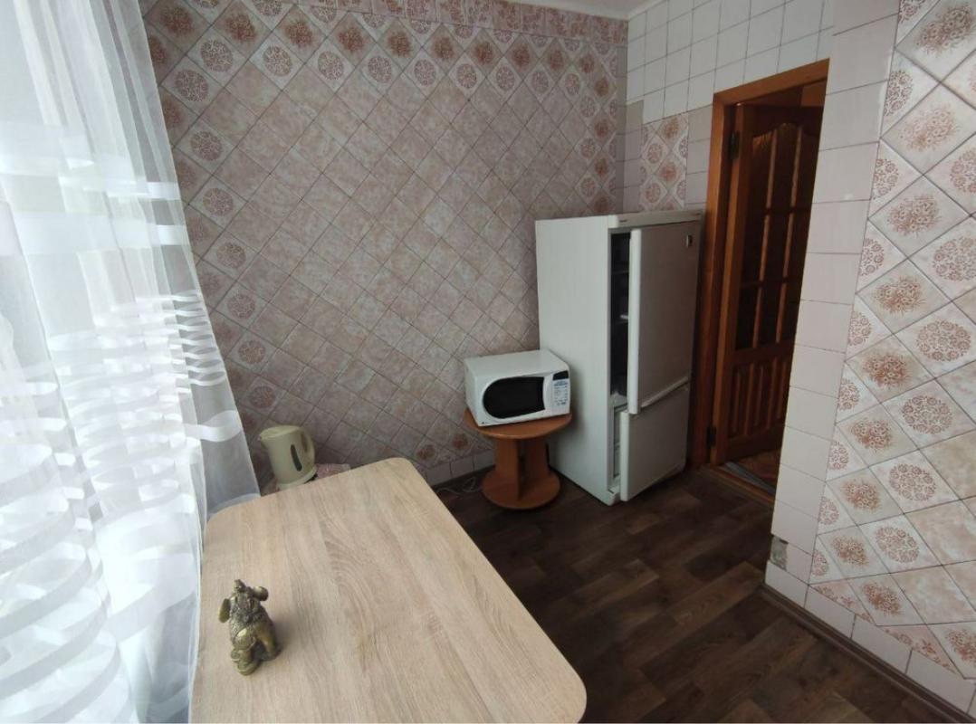 Sale 3 bedroom-(s) apartment 65 sq. m., Valentynivska street 27