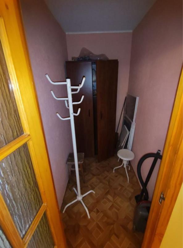 Sale 3 bedroom-(s) apartment 65 sq. m., Valentynivska street 27