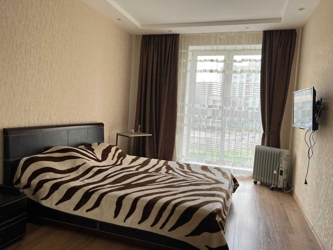 Продаж 1 кімнатної квартири 39 кв. м, Молочна вул. (Кірова) 32