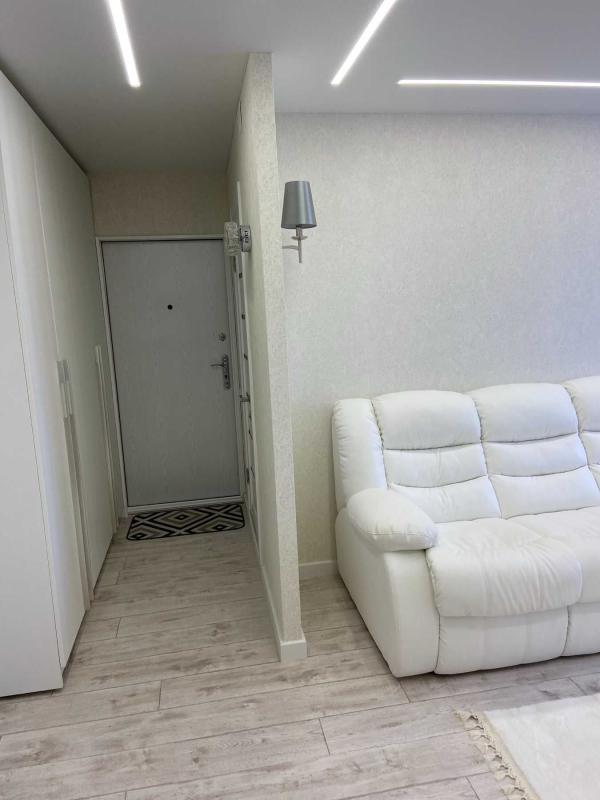 Long term rent 3 bedroom-(s) apartment Akademika Barabashova Street 44