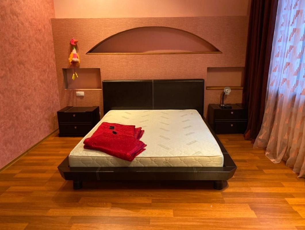 Sale 2 bedroom-(s) apartment 68 sq. m., Danylevskoho Street 30