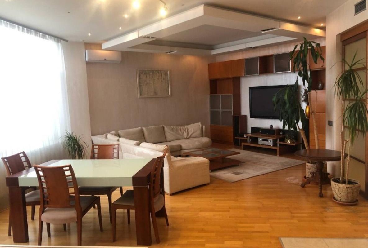 Long term rent 3 bedroom-(s) apartment Volodymyrska Street 49а