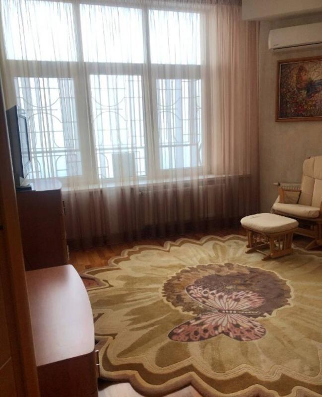 Долгосрочная аренда 3 комнатной квартиры Владимирская ул. 49а