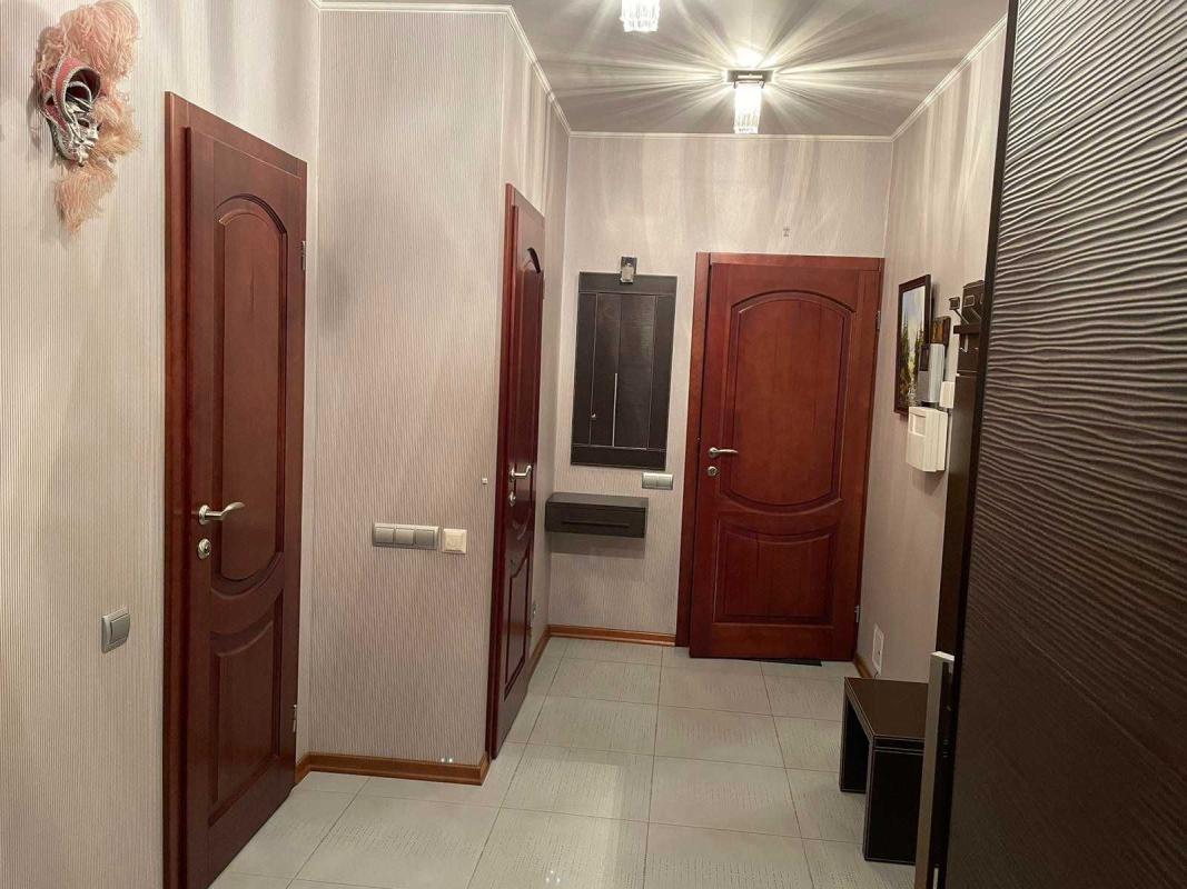 Sale 4 bedroom-(s) apartment 142 sq. m., Kniazhyi Zaton Street 21