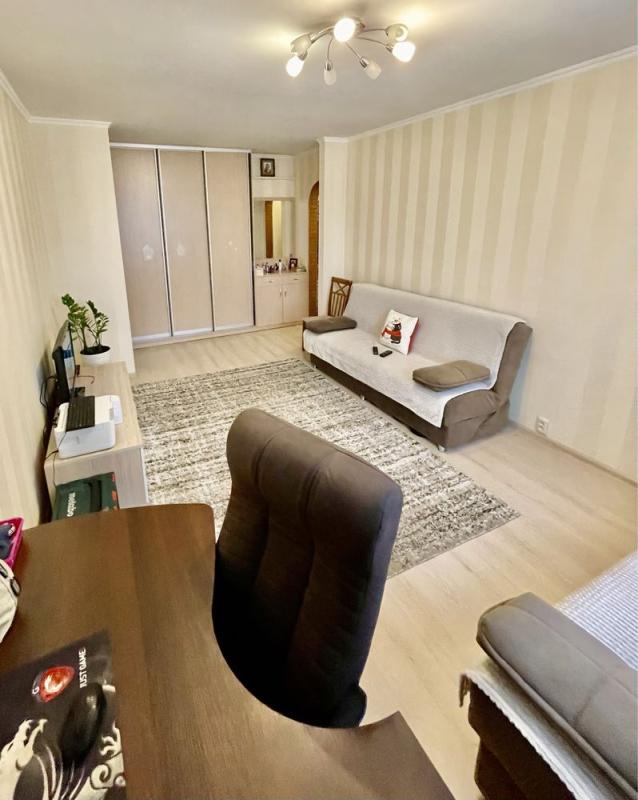 Sale 3 bedroom-(s) apartment 77 sq. m., Sribnokilska Street 22а