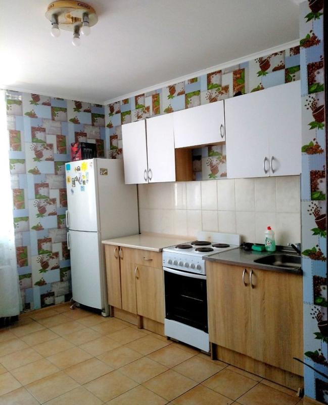 Long term rent 3 bedroom-(s) apartment Solomii Krushelnytskoi Street