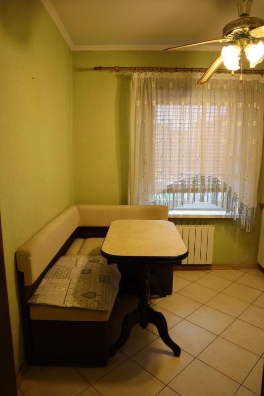 Sale 2 bedroom-(s) apartment 51 sq. m., Revutskoho Street 25