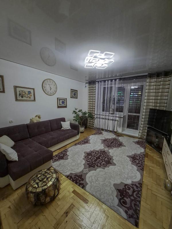 Продаж 4 кімнатної квартири 85 кв. м, Торговиця вул. (Живова) 13