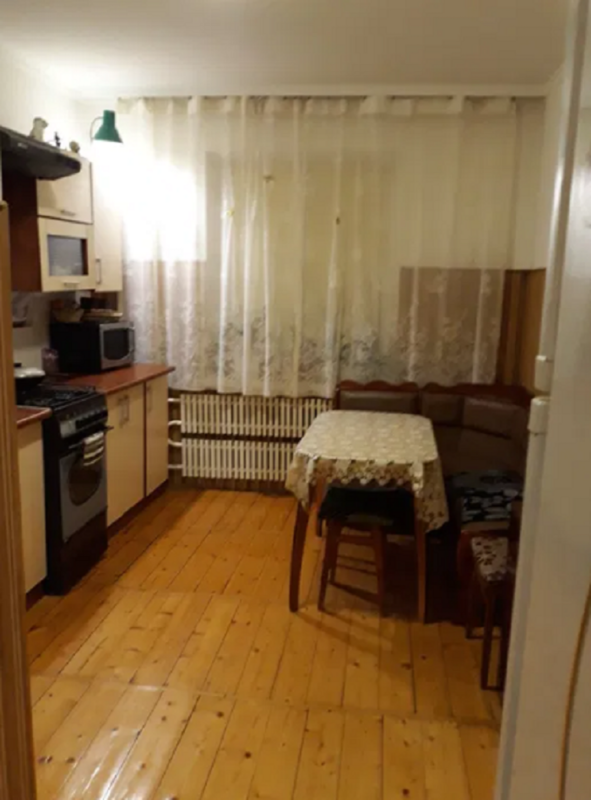 Продаж 5 кімнатної квартири 94 кв. м, Лучаківського вул. (Надзбручанська) 4