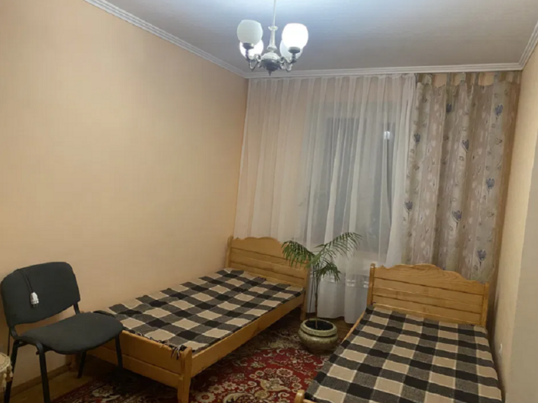 Продаж 5 кімнатної квартири 94 кв. м, Лучаківського вул. (Надзбручанська) 4