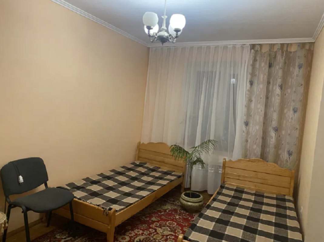 Sale 5 bedroom-(s) apartment 94 sq. m., Luchakivskoho Street 4