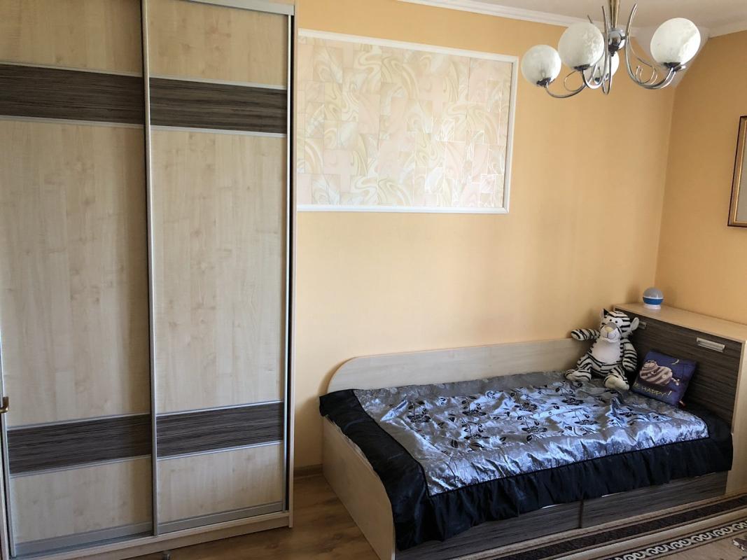 Sale 5 bedroom-(s) apartment 154 sq. m., Volodymyra Velykoho Street 1