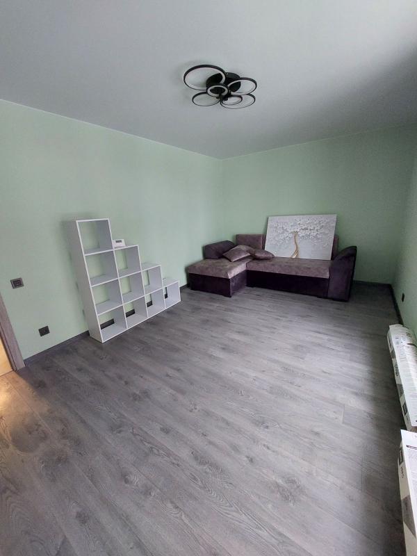 Продаж 2 кімнатної квартири 61 кв. м, Микулинецька вул.