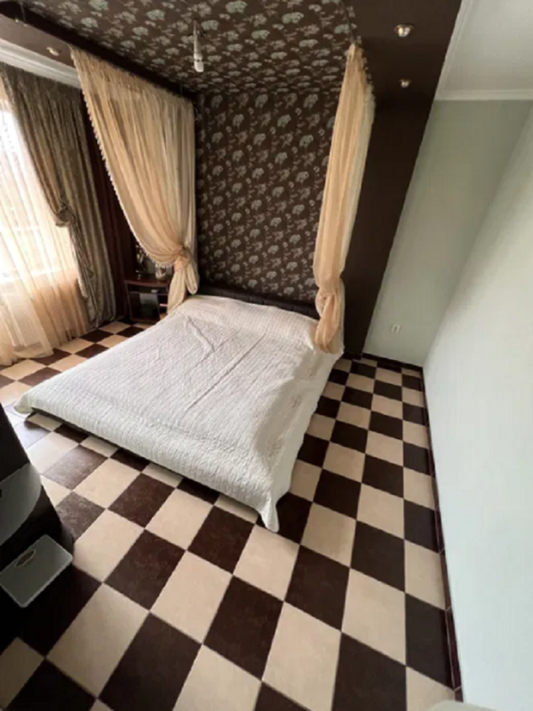 Sale 3 bedroom-(s) apartment 130 sq. m., Polyova Street 13