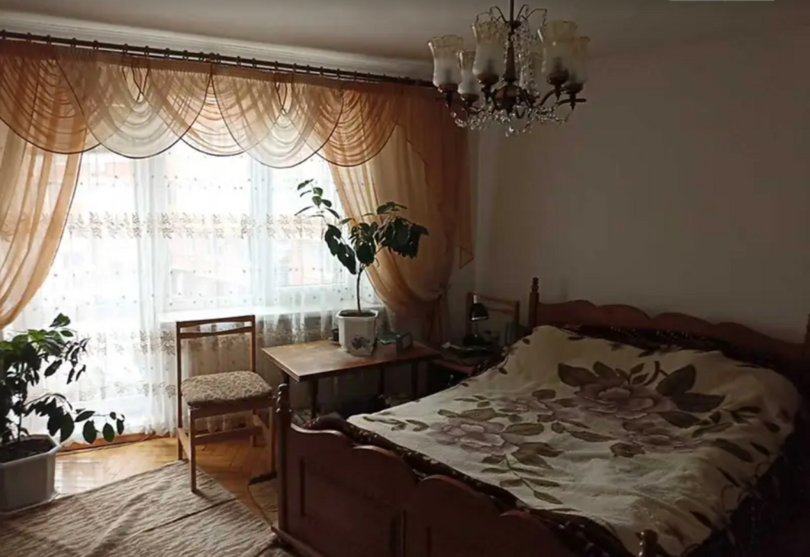 Продаж 3 кімнатної квартири 76 кв. м, Вагилевича вул. (Пархоменка)