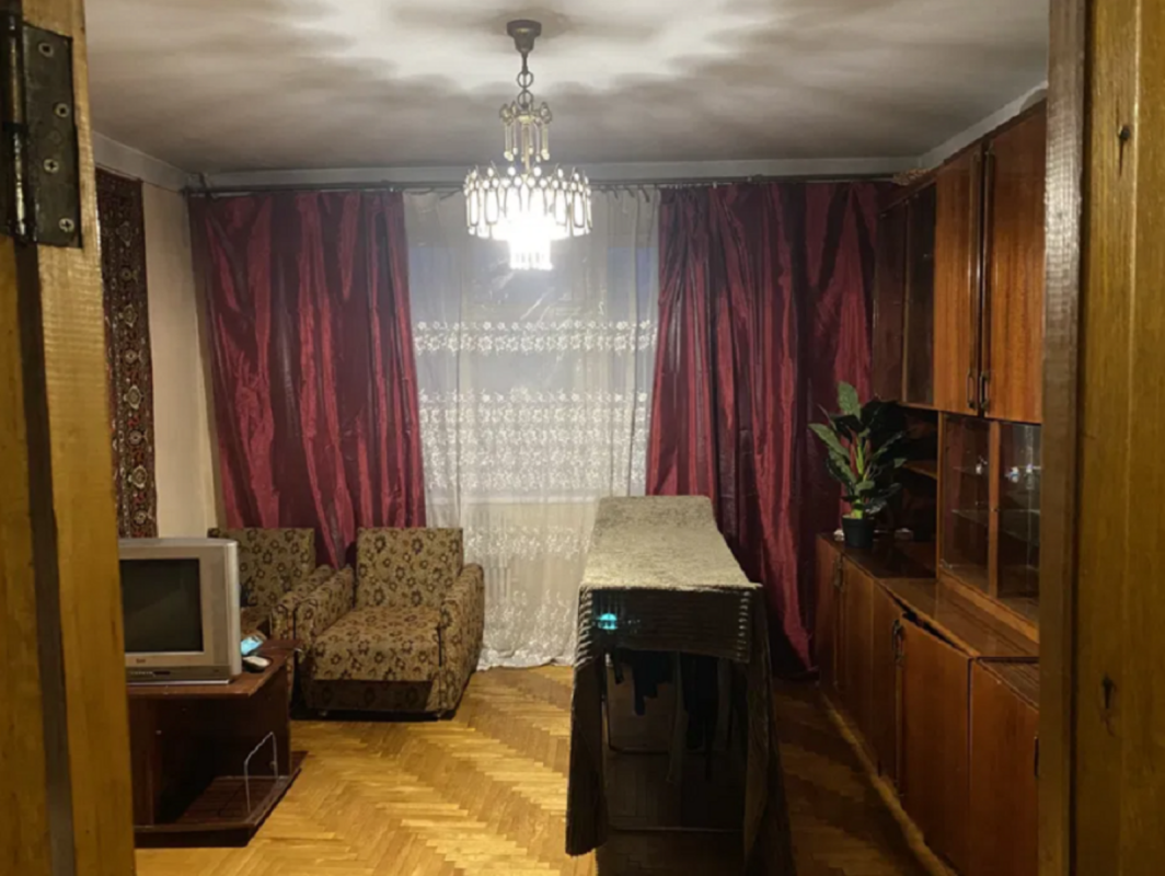 Продаж 3 кімнатної квартири 64 кв. м, Київська вул. 8