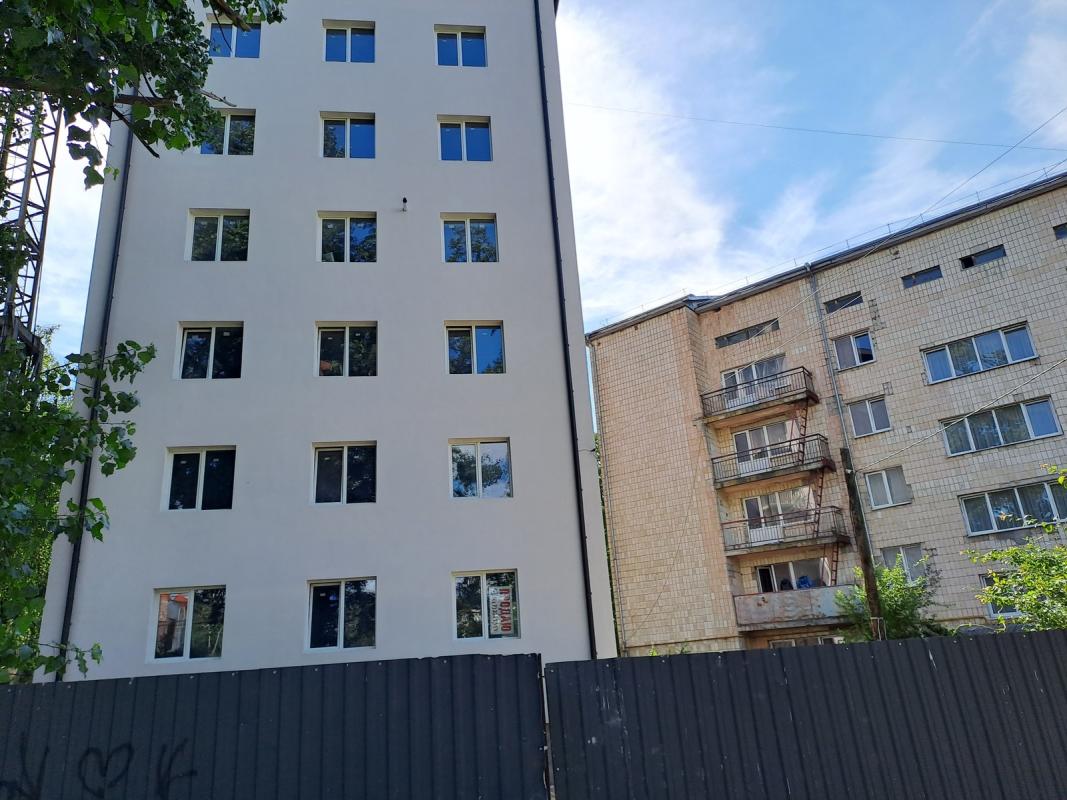Продаж 1 кімнатної квартири 58 кв. м, Лозовецька вул.