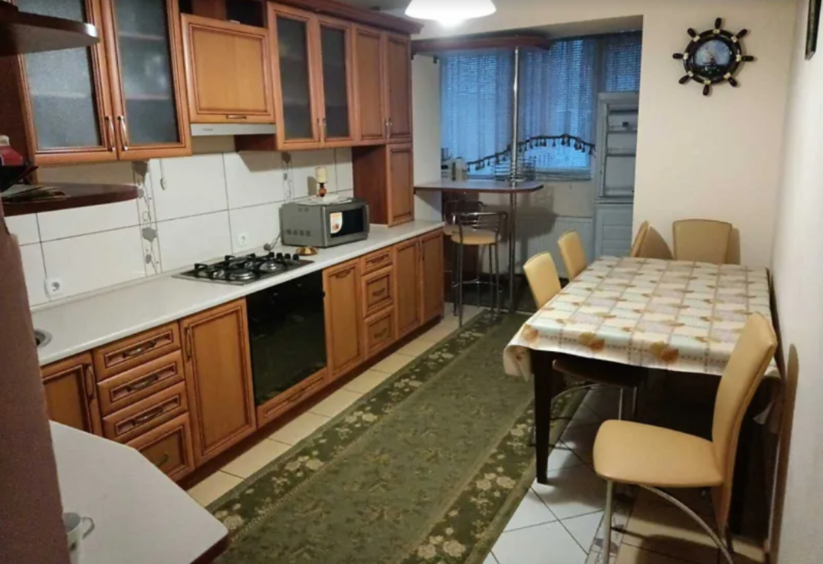 Продаж 3 кімнатної квартири 82 кв. м, Микулинецька вул.