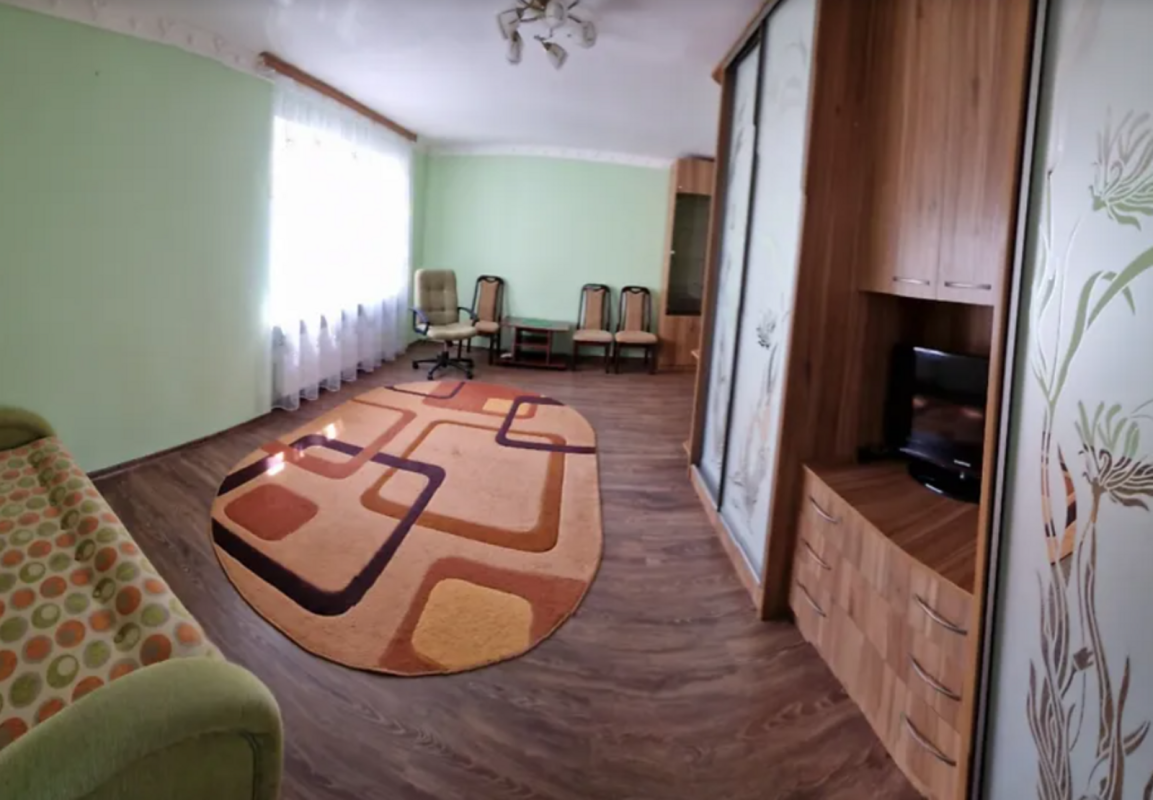 Продаж 2 кімнатної квартири 62 кв. м, Тролейбусна вул. 7