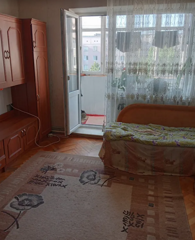 Продажа 3 комнатной квартиры 64 кв. м, Киевская ул.