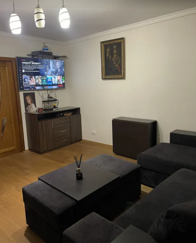 Продаж 3 кімнатної квартири 76 кв. м, Карпенка вул. 15