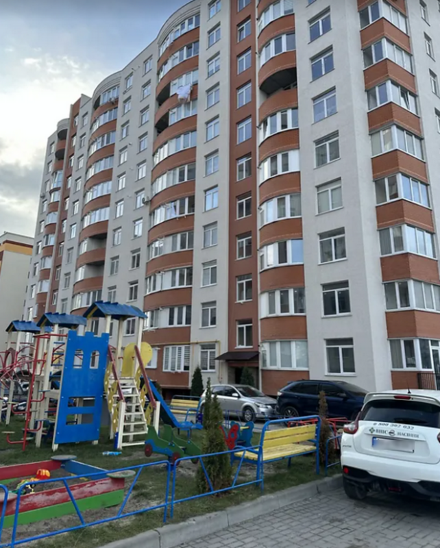 Продаж 2 кімнатної квартири 68 кв. м, Київська вул. 2