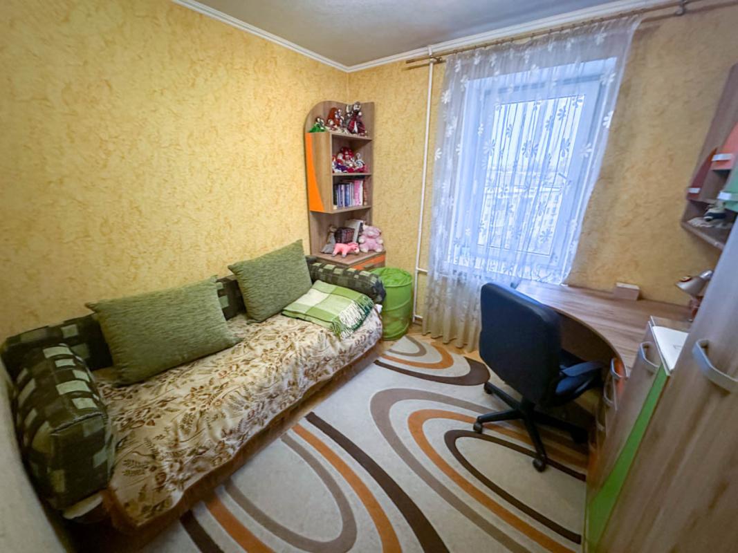 Sale 4 bedroom-(s) apartment 74 sq. m., Torhovytsia Street (Zhyvova Street) 9