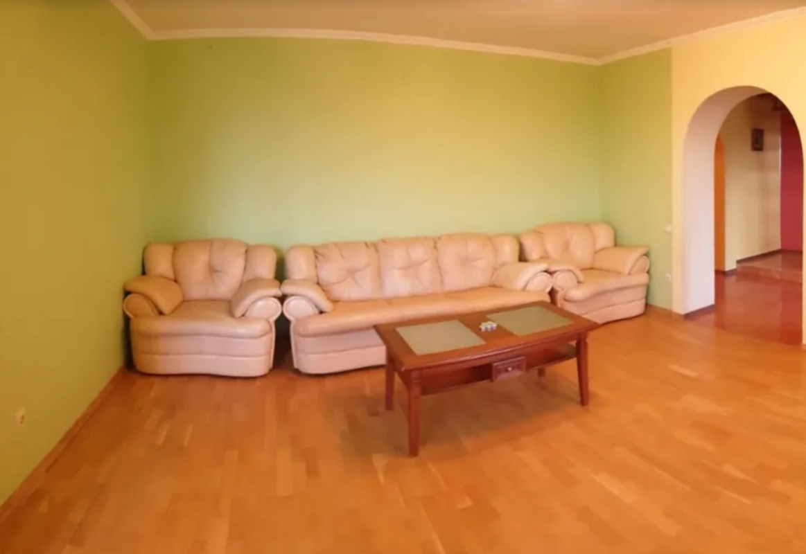 Продажа 4 комнатной квартиры 121 кв. м, Коцюбинского ул.