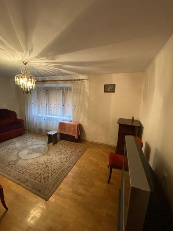 Продаж 2 кімнатної квартири 46 кв. м, Лозовецька вул. 1