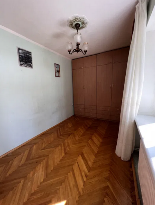 Продаж 3 кімнатної квартири 50 кв. м, Малишка вул. 1