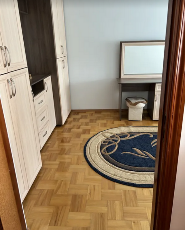 Продаж 3 кімнатної квартири 67 кв. м, Яреми вул.