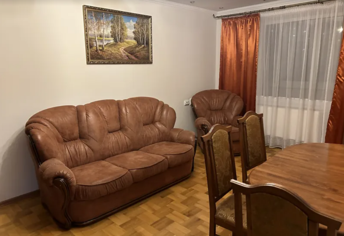 Продаж 3 кімнатної квартири 67 кв. м, Яреми вул.