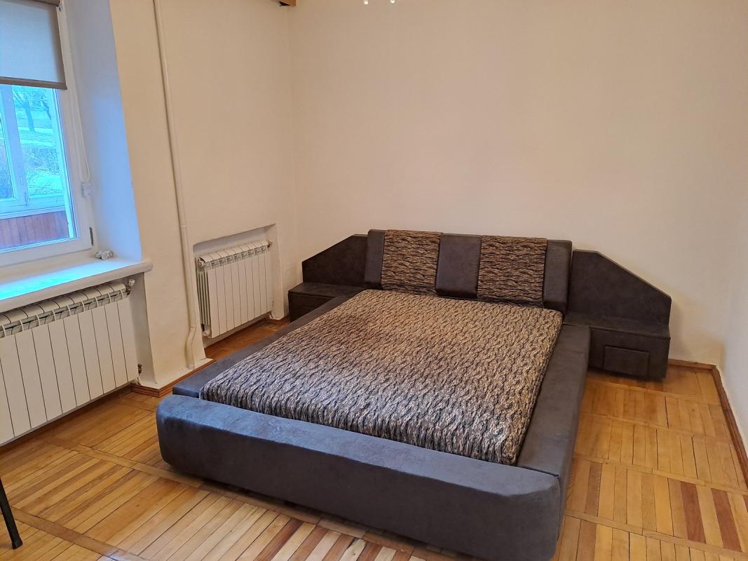 Продажа 4 комнатной квартиры 98 кв. м, Карпенко ул. 15