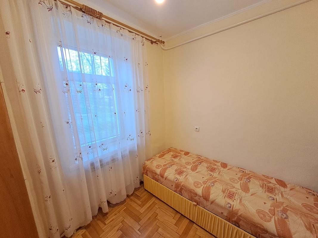 Продаж 4 кімнатної квартири 98 кв. м, Карпенка вул. 15